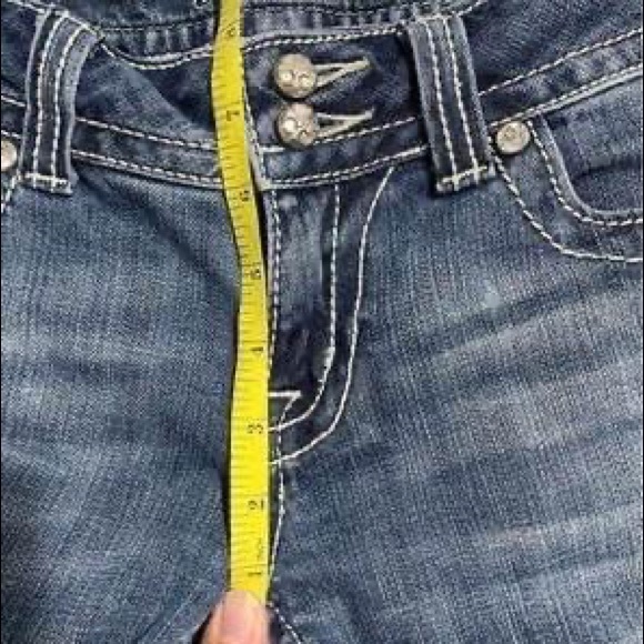 Women’s 28 x 32” Miss Me Boot jeans - Picture 4 of 10